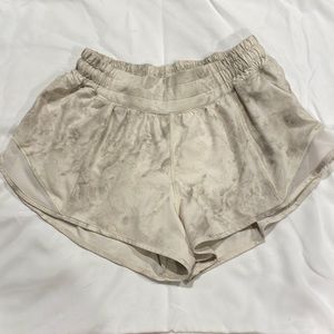 Lululemon ~ Hotty Hot Shorts ~ Diamond dye ~ Size 4 ~ 2.5”